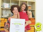 Elisabeth Maurer mit Tochter und Gütesiegel Kiddyspace