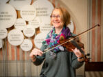 Erwachsene_spielt_Geige_c_AndreasHafenscher