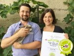 Sandra Dorr und Johannes Leeb mit dem Gütesiegel Kiddyspace