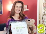 Hanna Fried mit Urkunde