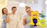 Zahnmedizin Steyr das Ordinationsteam mit Kiddyspace Urkunde